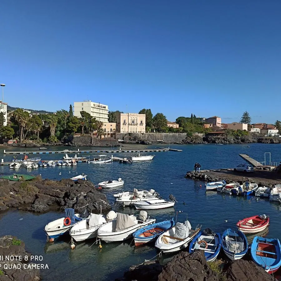Appartamento Il Piccolo Cortile Aeroporto di Catania Fontana Rossa